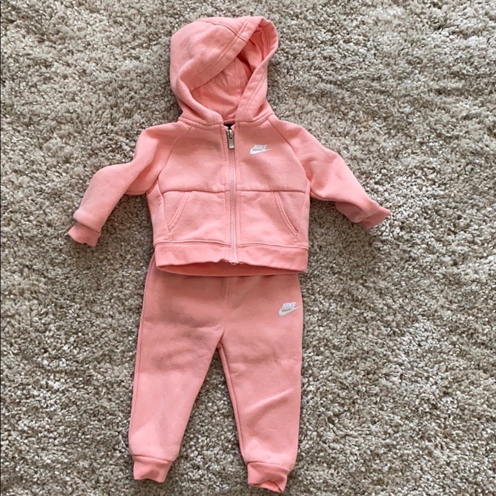 NIKE SWEATSUIT MATCHING SET